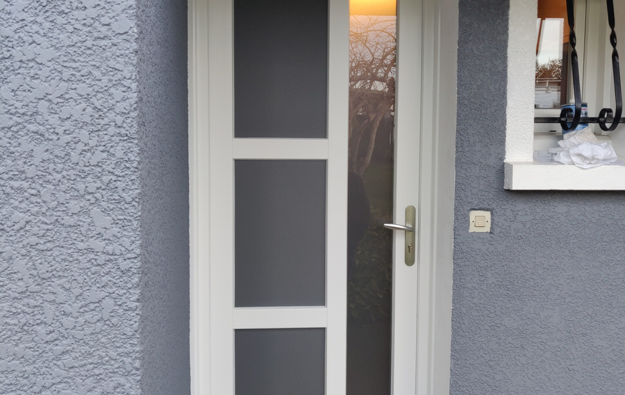 Notre gamme de portes d'entr&eacute;e en PVC CLASSIQUE et PVC CONTEMPORAINE &agrave;&nbsp;Fontainebleau